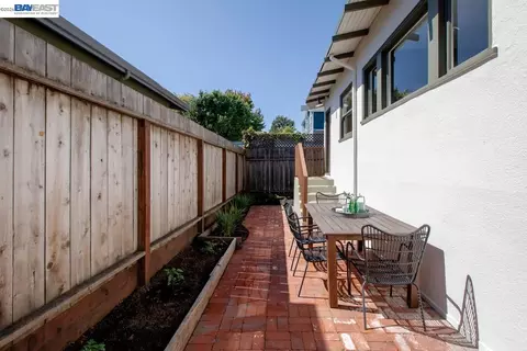 Exterior - 1023 Willow St, Alameda, CA 94501 photo 6 of 11