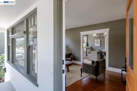Entry Way - 1023 Willow St, Alameda, CA 94501 photo 1 of 1