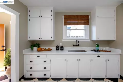Kitchen - 1023 Willow St, Alameda, CA 94501 photo 2 of 5