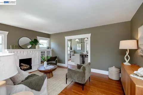 Living - 1023 Willow St, Alameda, CA 94501 photo 6 of 8