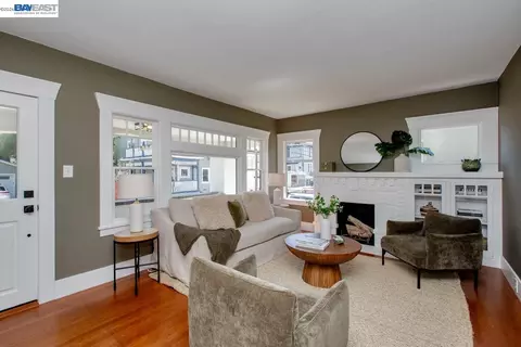 Living - 1023 Willow St, Alameda, CA 94501 photo 4 of 8
