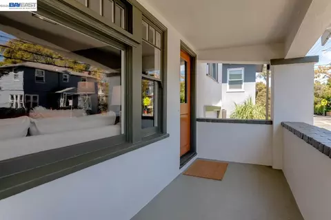 Exterior - 1023 Willow St, Alameda, CA 94501 photo 5 of 11
