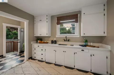 Kitchen - 1023 Willow St, Alameda, CA 94501 photo 5 of 5