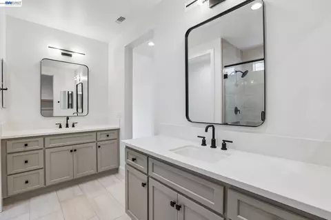 Bath - 2314 Sand Dune Ave, Marina, CA 93933 photo 2 of 4