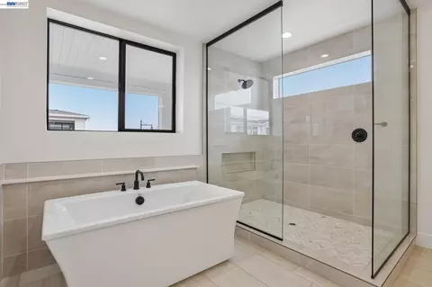 Bath - 2314 Sand Dune Ave, Marina, CA 93933 photo 3 of 4