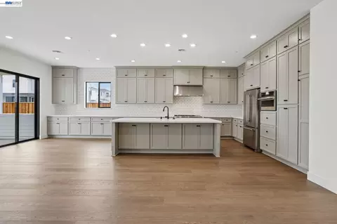 Kitchen - 2314 Sand Dune Ave, Marina, CA 93933 photo 2 of 2