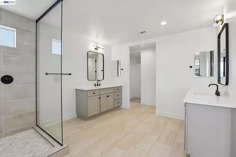 Bath - 2314 Sand Dune Ave, Marina, CA 93933 photo 4 of 4