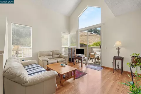 Living - 116 Whaler Cir, Hercules, CA 94547 photo 2 of 4