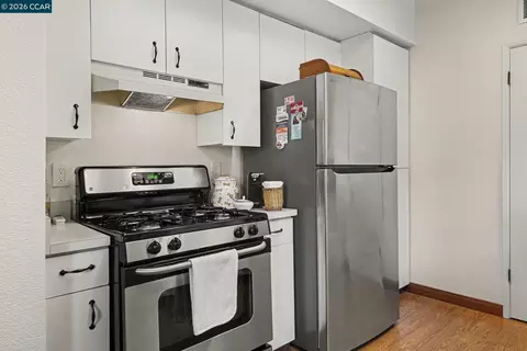 Kitchen - 116 Whaler Cir, Hercules, CA 94547 photo 2 of 4