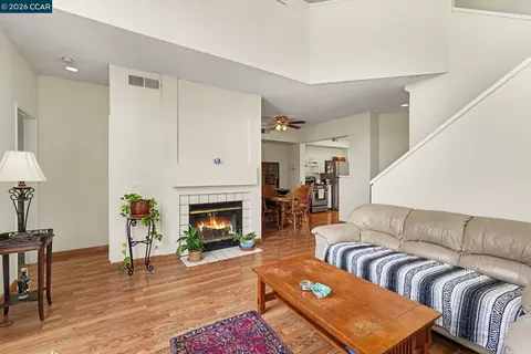 Living - 116 Whaler Cir, Hercules, CA 94547 photo 4 of 4