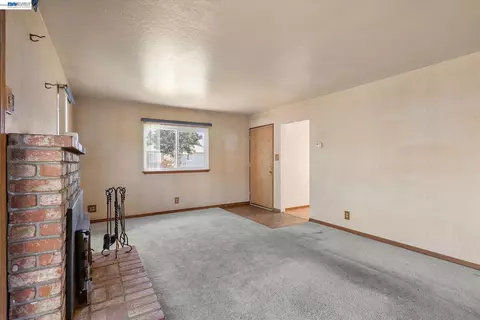 Living - 477 Cascade Rd, San Leandro, CA 94577 photo 4 of 4