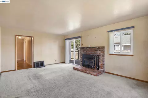 Living - 477 Cascade Rd, San Leandro, CA 94577 photo 1 of 4