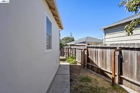 Exterior - 477 Cascade Rd, San Leandro, CA 94577 photo 9 of 12