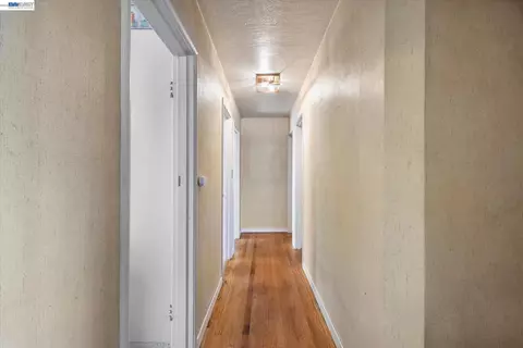 Entry Way - 477 Cascade Rd, San Leandro, CA 94577 photo 1 of 2