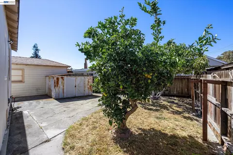 Exterior - 477 Cascade Rd, San Leandro, CA 94577 photo 10 of 12