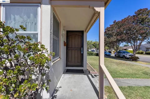 Exterior - 477 Cascade Rd, San Leandro, CA 94577 photo 5 of 12