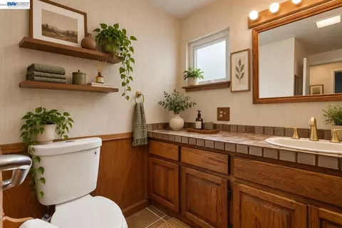 Bath - 477 Cascade Rd, San Leandro, CA 94577 photo 1 of 2