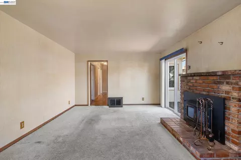 Living - 477 Cascade Rd, San Leandro, CA 94577 photo 3 of 4