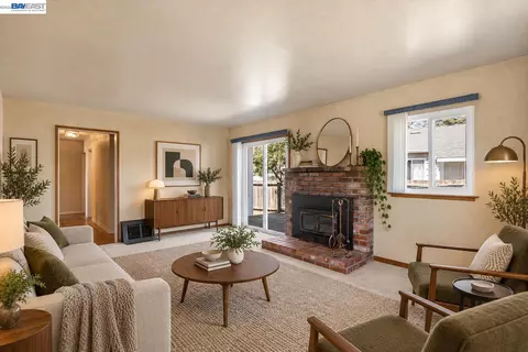 Living - 477 Cascade Rd, San Leandro, CA 94577 photo 2 of 4