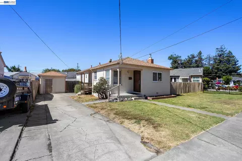 Exterior - 477 Cascade Rd, San Leandro, CA 94577 photo 4 of 12