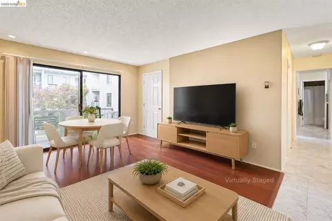 8 Commodore Dr #C359, Emeryville, CA 94608