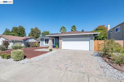 Exterior - 824 Sylvaner Dr, Pleasanton, CA 94566 photo 5 of 9