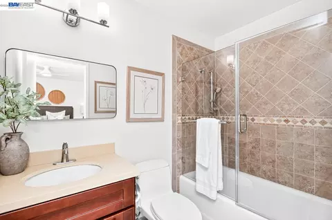 Bath - 824 Sylvaner Dr, Pleasanton, CA 94566 photo 2 of 2