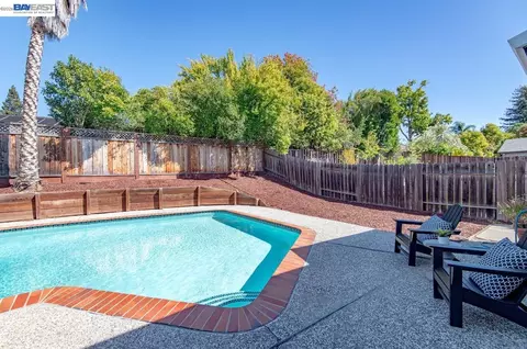 Exterior - 824 Sylvaner Dr, Pleasanton, CA 94566 photo 6 of 9