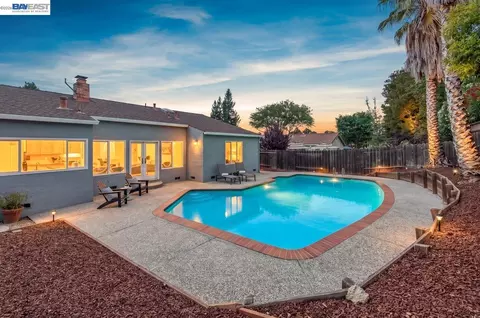 Exterior - 824 Sylvaner Dr, Pleasanton, CA 94566 photo 3 of 9