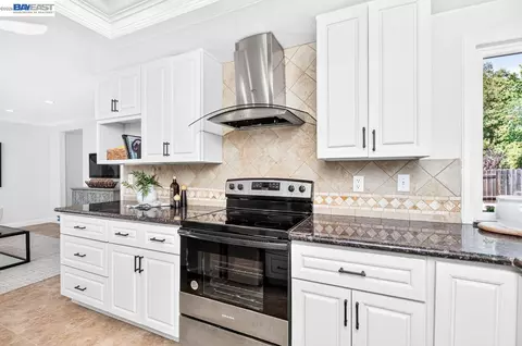 Kitchen - 824 Sylvaner Dr, Pleasanton, CA 94566 photo 5 of 5