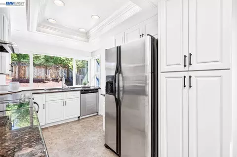 Kitchen - 824 Sylvaner Dr, Pleasanton, CA 94566 photo 2 of 5