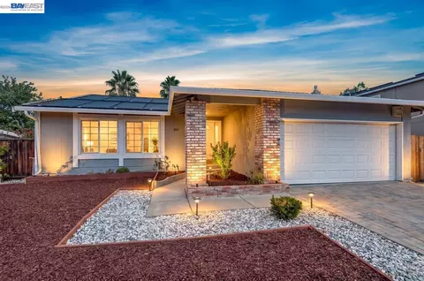 Exterior - 824 Sylvaner Dr, Pleasanton, CA 94566 photo 2 of 9