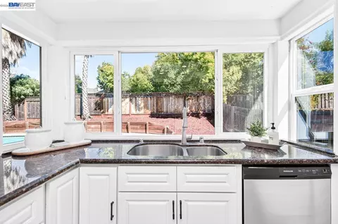 Kitchen - 824 Sylvaner Dr, Pleasanton, CA 94566 photo 3 of 5