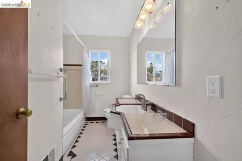 Bath - 206 Colgate, Kensington, CA 94708 photo 2 of 2