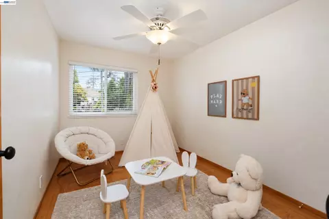 Bedroom - 233 Fairmont Ave, Vallejo, CA 94590 photo 3 of 3