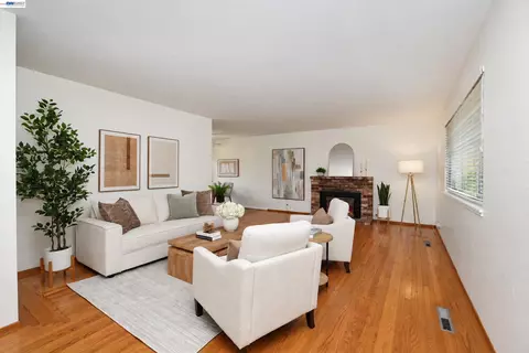 Living - 233 Fairmont Ave, Vallejo, CA 94590 photo 1 of 1
