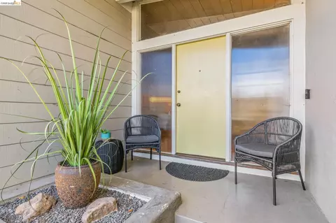 Exterior - 1024 Overlook Rd, Berkeley, CA 94708 photo 4 of 7