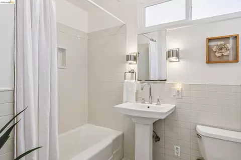 Bath - 1024 Overlook Rd, Berkeley, CA 94708 photo 3 of 3