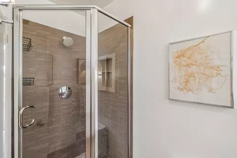 Bath - 1024 Overlook Rd, Berkeley, CA 94708 photo 2 of 3
