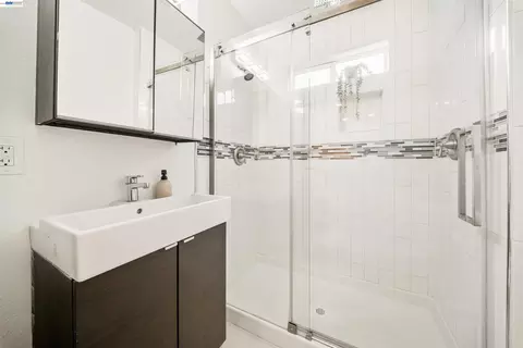 Bath - 542 Adams St, Albany, CA 94706 photo 1 of 2