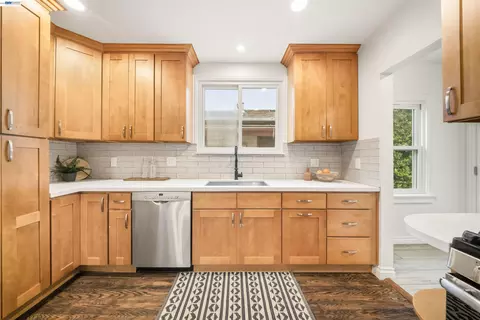 Kitchen - 542 Adams St, Albany, CA 94706 photo 1 of 2