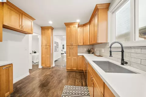Kitchen - 542 Adams St, Albany, CA 94706 photo 2 of 2