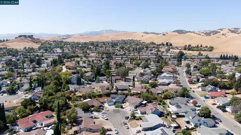 View/Area - 258 Azalea Ct, Fairfield, CA 94533 photo 7 of 15