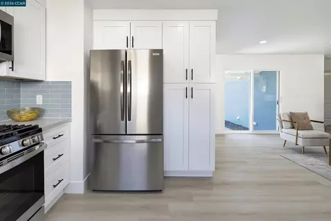 Kitchen - 258 Azalea Ct, Fairfield, CA 94533 photo 4 of 5