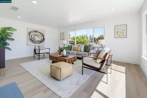 Living - 258 Azalea Ct, Fairfield, CA 94533 photo 1 of 8