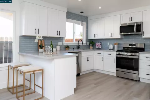 Kitchen - 258 Azalea Ct, Fairfield, CA 94533 photo 2 of 5
