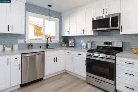 Kitchen - 258 Azalea Ct, Fairfield, CA 94533 photo 3 of 5