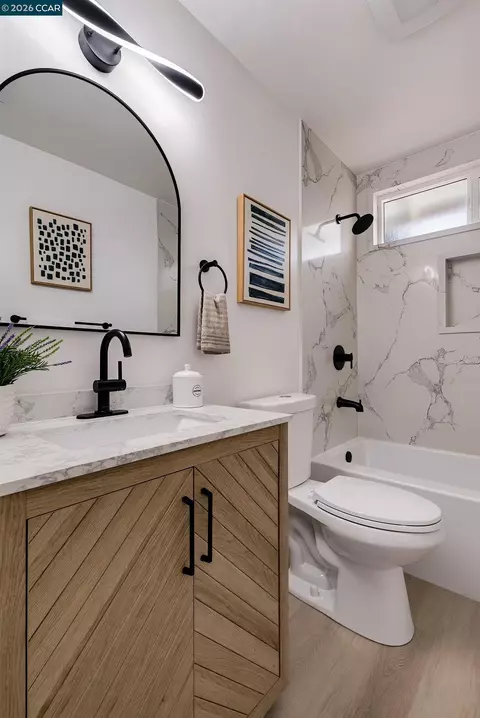 Bath - 258 Azalea Ct, Fairfield, CA 94533 photo 2 of 3