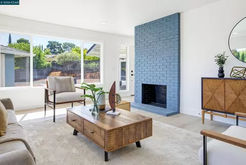 Living - 258 Azalea Ct, Fairfield, CA 94533 photo 4 of 8