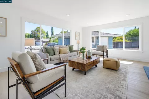 Living - 258 Azalea Ct, Fairfield, CA 94533 photo 6 of 8